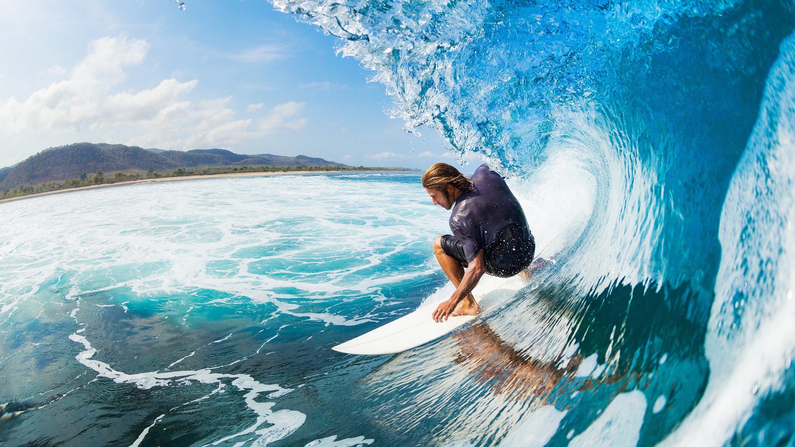 城市夜色水上冒险，灯火阑珊中的水域激情，水上夜景图片